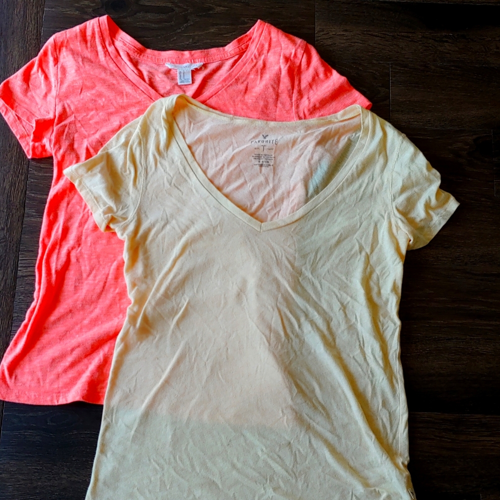 V-neck t-shirt bundle